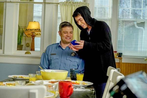The Real O'Neals - The Real Heartbreak - Z filmu - Jay R. Ferguson, Noah Galvin