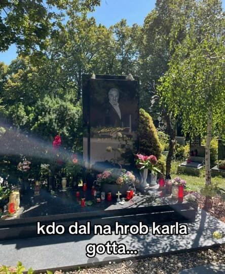 Karel Gott zůstává stále mlád. Labubu trend dorazil i na jeho hrob