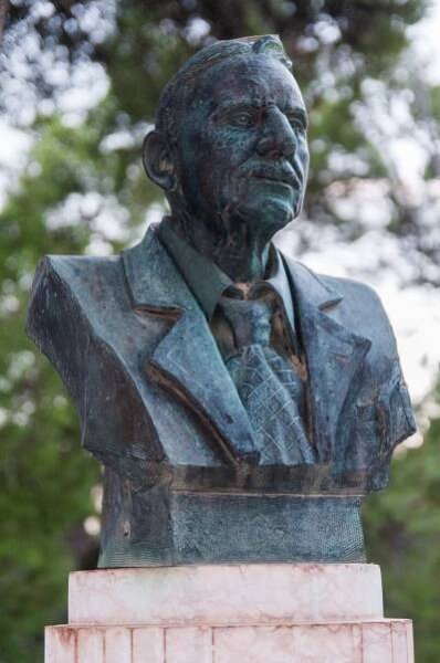 Soubor:Busta Arthura Evanse.jpeg – Wikipedie