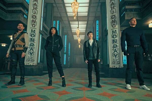 The Umbrella Academy. (L to R) David CastaÃ±eda as Diego Hargreeves, Emmy Raver-Lampman as Allison Hargreeves, Elliot Page as Viktor Hargreeves, Tom Hopper as Luther Hargreeves in episode 303 of The Umbrella Academy.