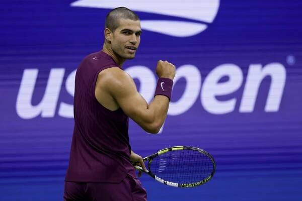 Alcaraz celebra su victoria ante Bellucci, este miércoles.