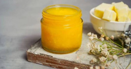 Ghí neboli přepuštěné máslo je čistý máselný tuk, který je zbaven vody. Má lahodnou máslovou chuť s lehkou chutí oříšků.