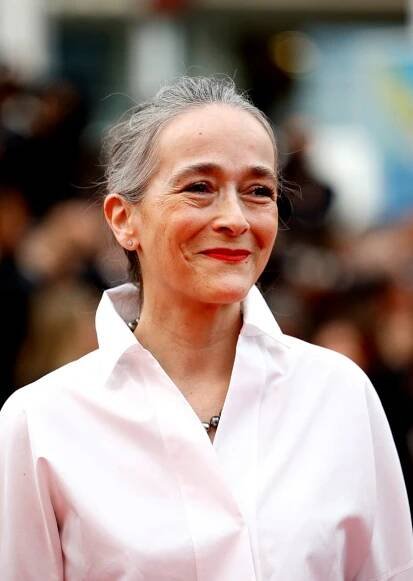 To »NEJ« z Cannes: Protesty kvůli Deppovi, modrá rebelka Mirrenová a Uma ladila s kobercem