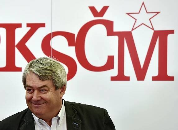 KSČM kritizuje ‚totálně neschopného‘ ministra zahraničí. ‚Nemají do toho co mluvit,‘ řekl Petříček
