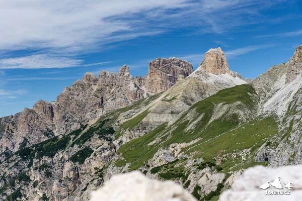 Ikonické dolomitské věže Tre Cime di Lavaredo ze všech světových stran | Horama