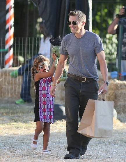 Olivier Martinez and Nahla Ariela Aubry seen at the Pumpkin Patch on October 7, 2013, in Los Angeles, California. | Source: Getty Images