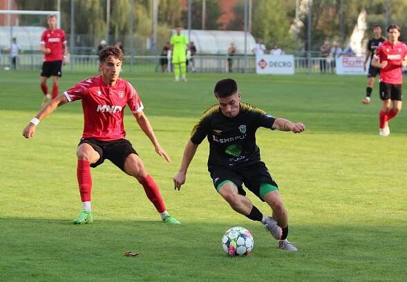 VIDEO: Rozhodly penalty. Bzenec vyřadil z MOL Cupu Hodonín, přišlo 720 diváků