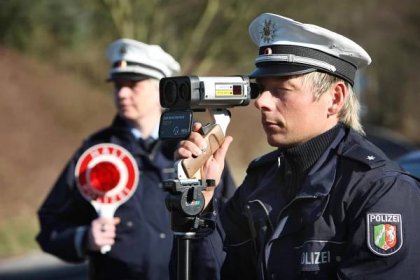 'Rychlostní maraton' v Německu. Policie bude na tisících místech měřit rychlost