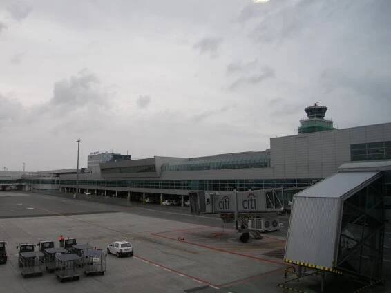 Airport in the evening / Letiště večer