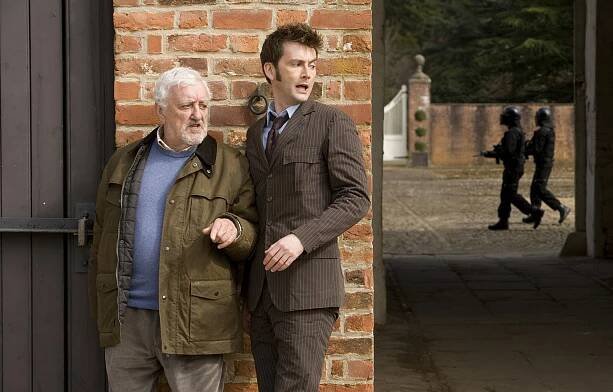 Pán času - Konec času - 1. část - Z filmu - Bernard Cribbins, David Tennant