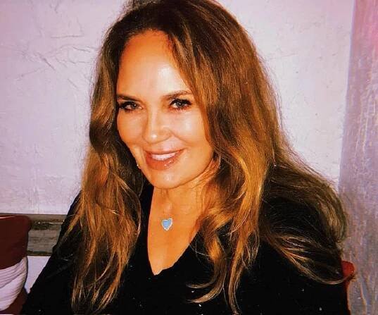 Catherine Bach Biography - Facts, Childhood, Family Life & Achievements