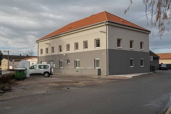 Prodej komerčního objektu o celkové velikosti 860 m2 v Pardubické ulici v Opatovicích nad Labem
