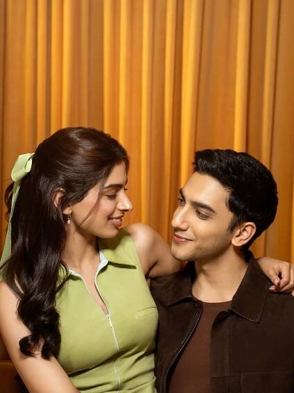 Khushi Kapoor and Vedang Raina share their opinions on five common first-date red flags
