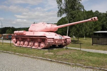Soubor:VTM Lešany - růžový tank IS-2.jpg – Wikipedie