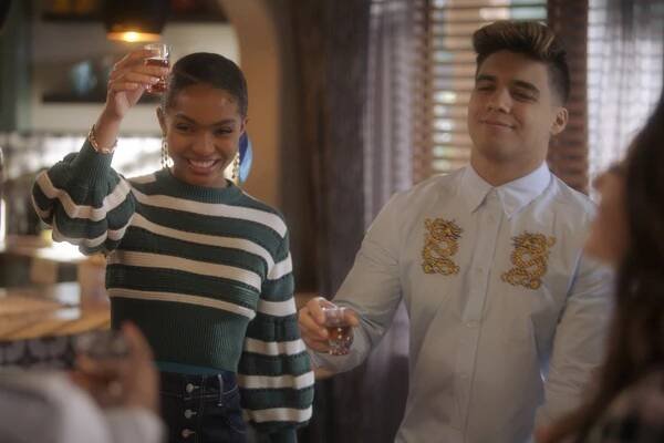 Grown-ish - Láska nezná hranic - Z filmu - Yara Shahidi, Jordan Buhat