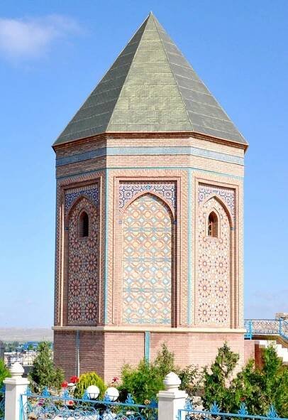 Noah's Mausoleum (Nakhchivan, Azerbaijan) - Wikipedia