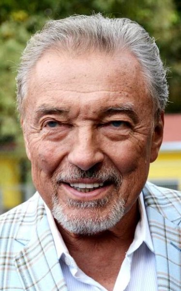 Soubor:Karel Gott 2016.jpg – Wikipedie