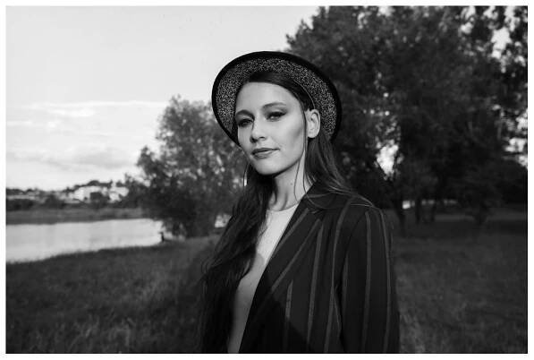 ROZHOVOR | Kateřina Marie Tichá o samotě, poezii, nervozitě i hlubinách oceánu