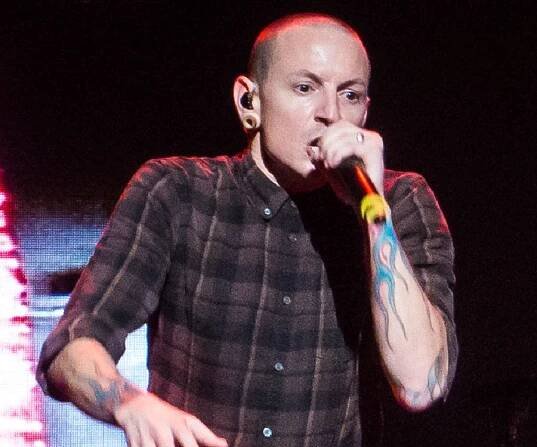 Chester Bennington Biography - Facts, Childhood, Family, Achievements & Death