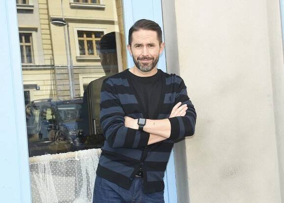 Hvězda „vékávéček“ se vrací na obrazovky. Na roli v Ulici herec kývnul i kvůli covidu