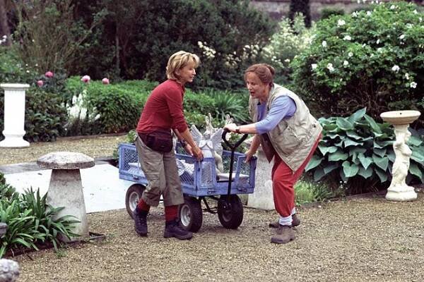 Zločiny v zahradách - Z filmu - Felicity Kendal, Pam Ferris
