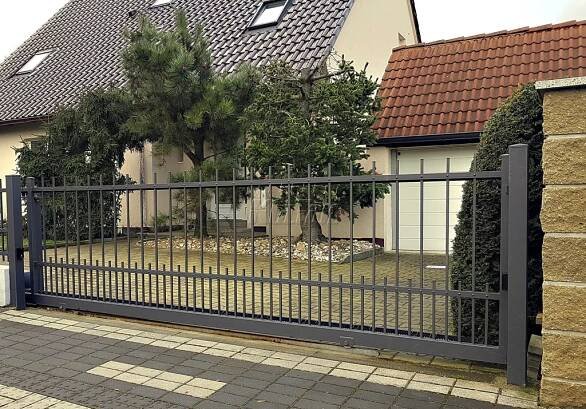 Výroba a montáž kovaných bran na míru od 40 000 Kč Stehelčeves KlaTan - kované ploty • Firmy.cz