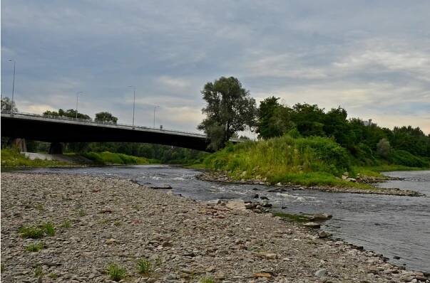 Do řeky Ostravice a poté do Odry se dostaly litry hydraulického oleje