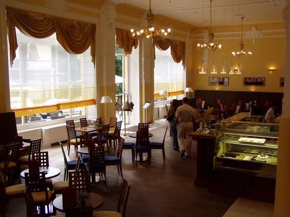 THE BRISTOL HOTEL – reconstruction | B&P Architecture
