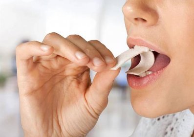 Je nebezpečné, když spolkneme žvýkačku?