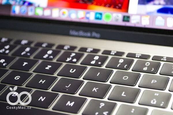 Apple u nového MacBook Pro vyřešil všechny problémy s klávesnicí