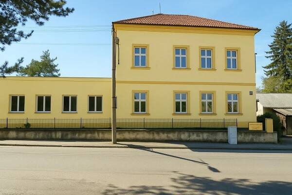 Informace o plánované rekonstrukci budovy mateřské školy a obecního úřadu - Obec Čakovičky