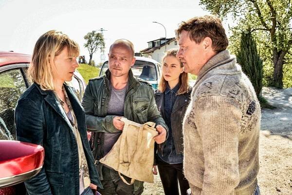 Vraždy u jezera - Štvanice - Z filmu - Bernadette Heerwagen, Matthias Koeberlin, Nora von Waldstätten, Harald Windisch