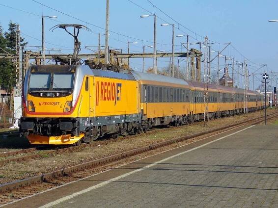 Dopravce RegioJet plánuje rozšířit flotilu o třináct lokomotiv řady 388 známých pod označením Traxx MS3