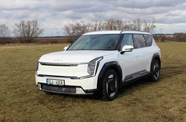 Kia EV9: Obří elektrická loď uveze 7 lidí a ujede 400 km na jedno nabití! Vyzkoušeli jsme ji - Auto4Drive.cz