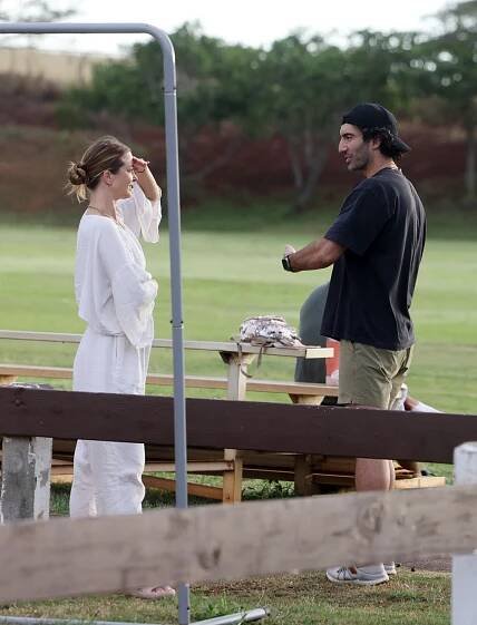 Emily Baldoni, Justin Baldoni in Hawaii Monday