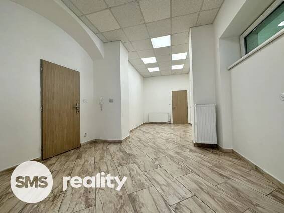 Obchodní či kancelářský prostor k pronájmu v blízkosti centra Opavy, 54 m2 | SMS reality s.r.o.