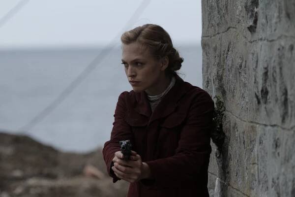 Beyond Valkyrie: Dawn of the Fourth Reich - Z filmu - Julie Engelbrecht