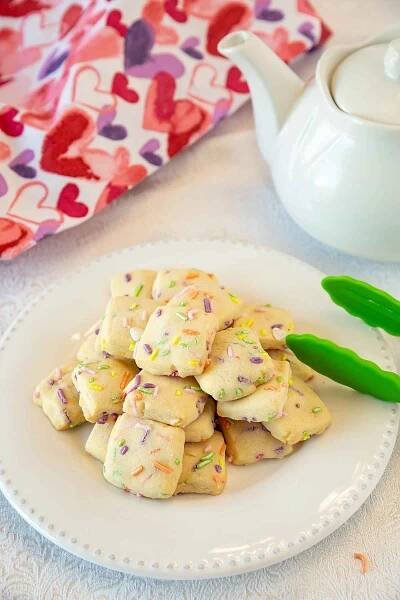 Cute Funfettti Shortbread Bites