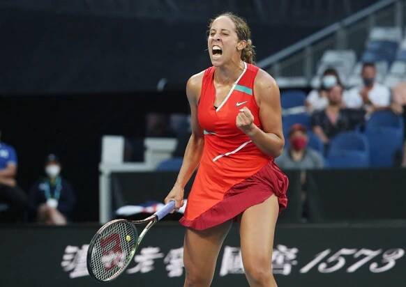 Djokovičova fotka trpí, Nadal slaví a Korda šokoval favorita. Australian Open začalo