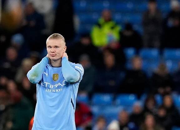 Manchester City je v nebývalé krizi. Utahuje si z něj už i San Marino