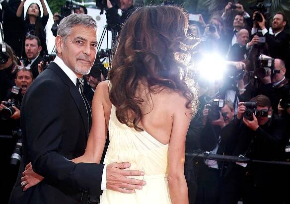 Obrazem: George Clooney s manželkou Amal oslnili Cannes, úsměvy rozdávala i Julia Roberts