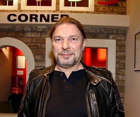 Zpěvák Petr Kolář má na kontě řadu hitů.