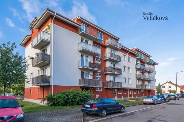 Prodej pěkného slunného bytu 2+kk v podkroví novostavby v Opatovicích Nad Labem | Reality Veličková