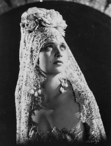 Paramount Revue - Z filmu - Kay Francis