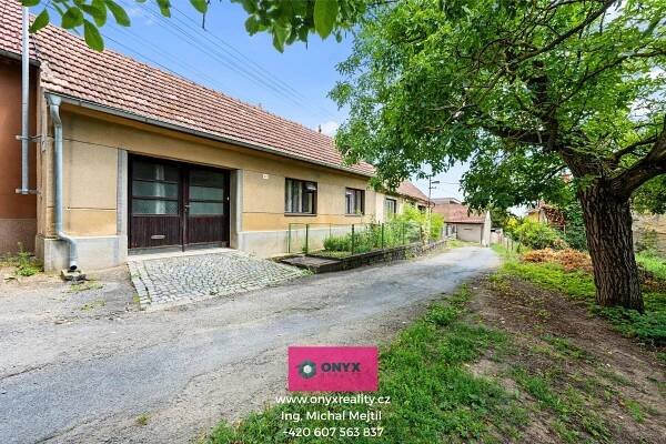 PRODÁNO | Rodinný dům k rekonstrukci – Habrovany | Klid, pozemek, příroda