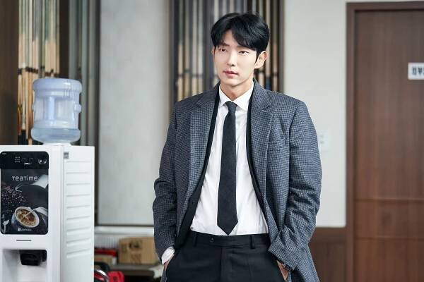 Lee Joon Gi vzal roli Hee Wooa až napodruhé. Doufá, že Again My Life přinese divákům katarzní zážitek - Asianstyle