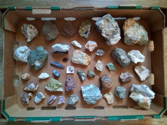 Velká přepravka minerálů č. 2 - Minerály a zkameněliny