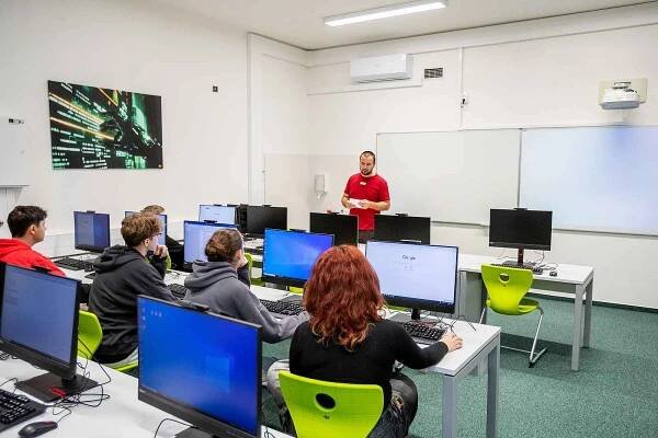 Gymnázium a Obchodní akademie, 6. listopadu 2024, Orlová-Lutyně.