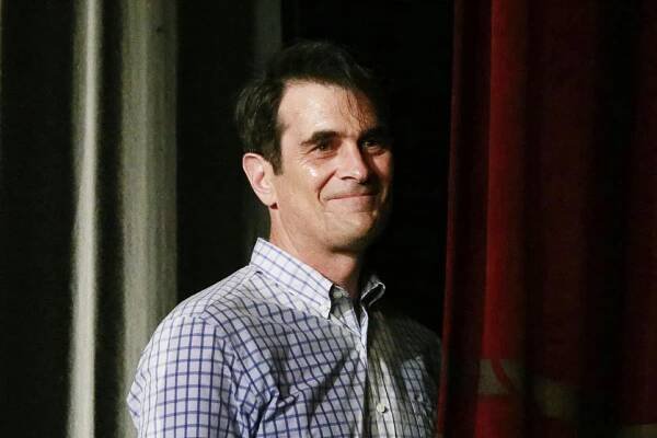 Taková moderní rodinka - Brečím, brečíš, brečíme - Z filmu - Ty Burrell