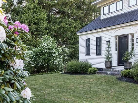 26 Beautiful Flower Bed Ideas Your Front Yard Totally Needs
